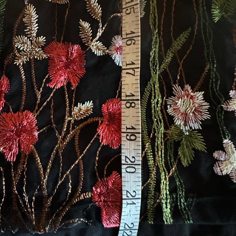 Romeo & Juliet Couture Floral Embroidered Mesh Top NWT - Picture 8 of 12